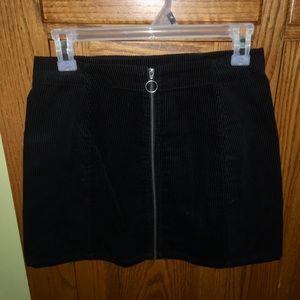 BLACK CORDUROY ZIPPER FRONT SIZE SMALL